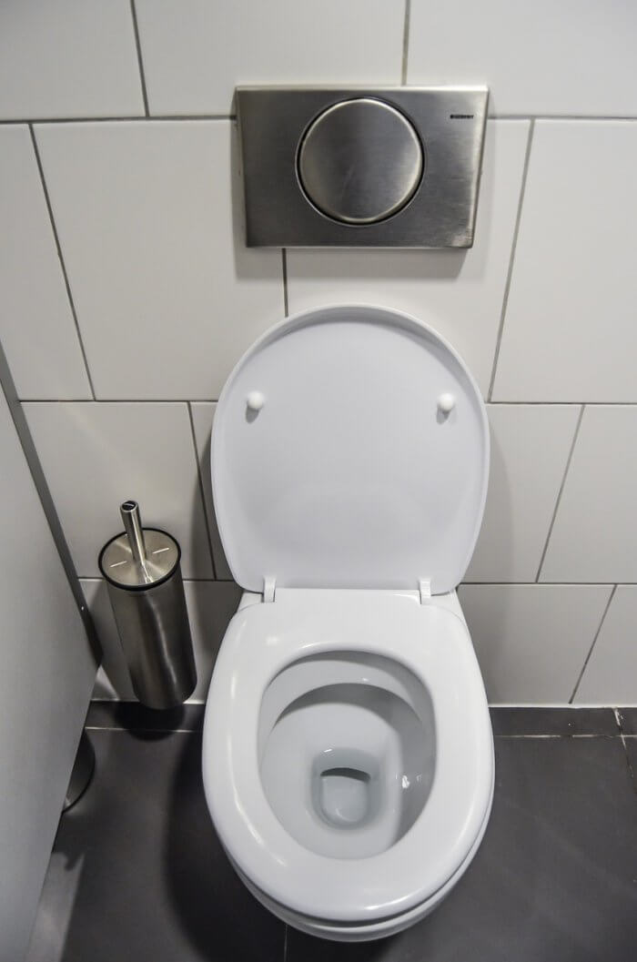 Ez a legjobb házi WC tisztító - Olcsó és extra hatékony 