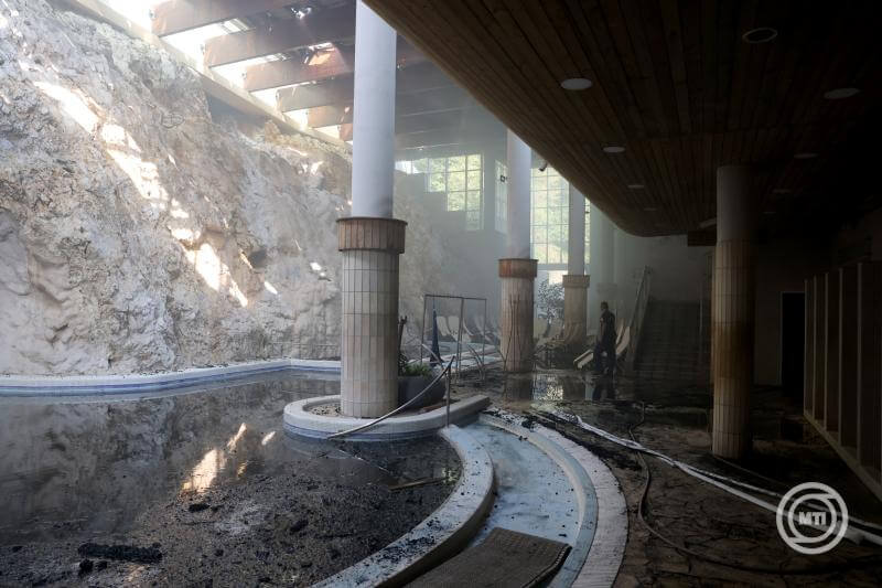 Mi lesz a híres és közkedvelt barlangfürdő sorsa a tűzvész után?